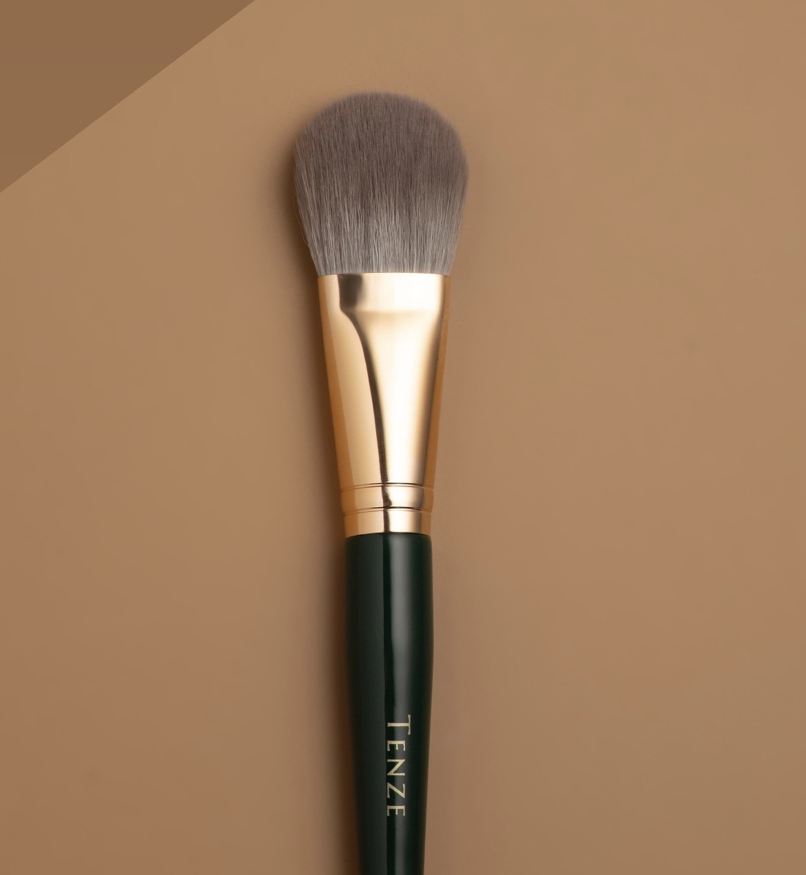 Emerald Collection Face Shaping Brush