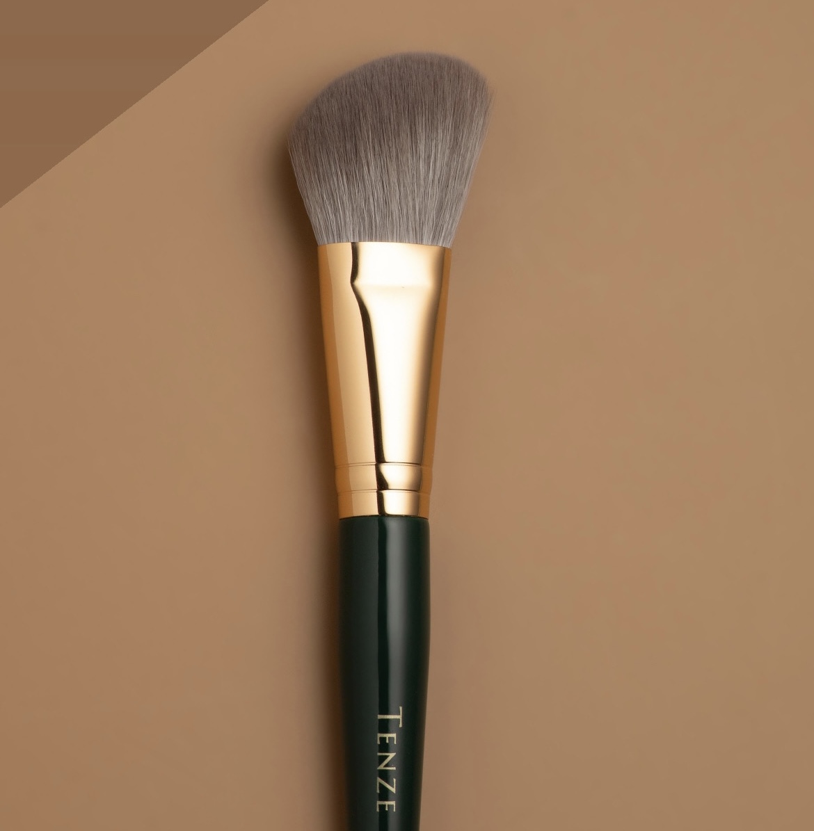 Emerald Collection Contour Brush