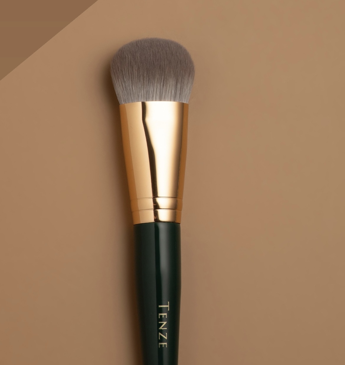 Emerald Collection Foundation Brush Акція