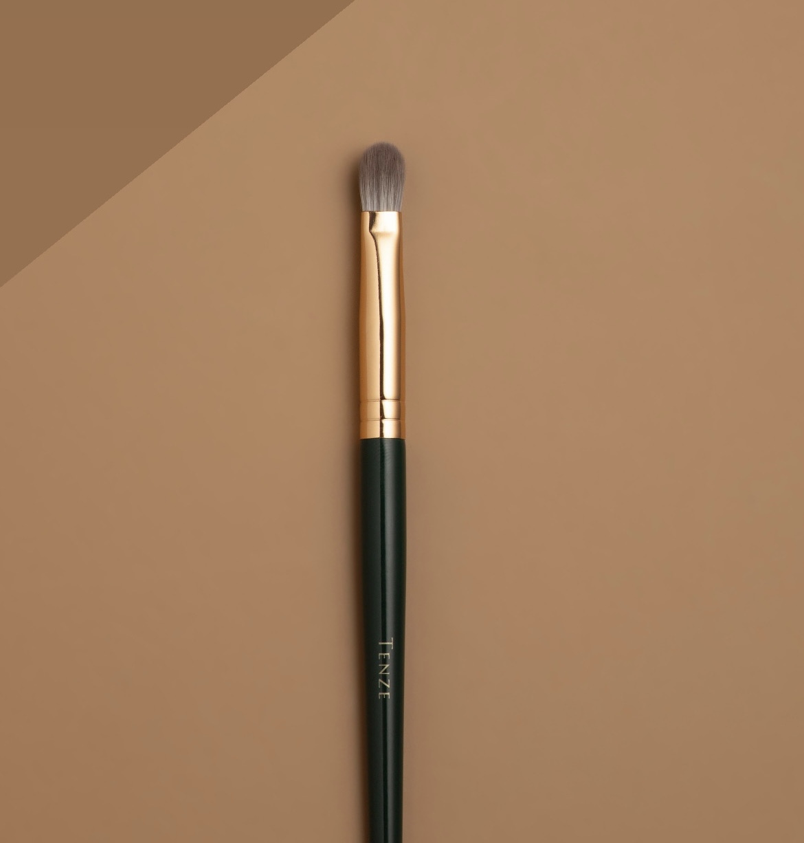 Emerald Collection Base Eyeshadow Brush Акція